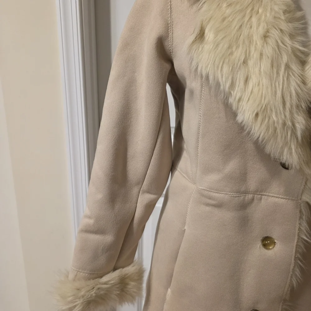 Cache Size Small Jacket - Picture 3 of 5